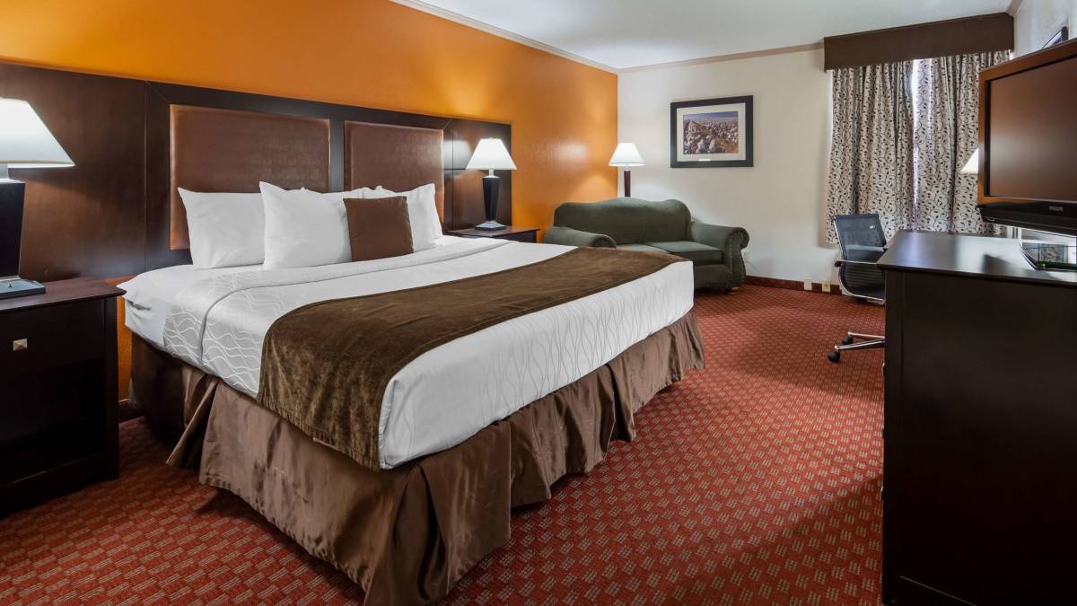 Best Western Plus Windsor Inn