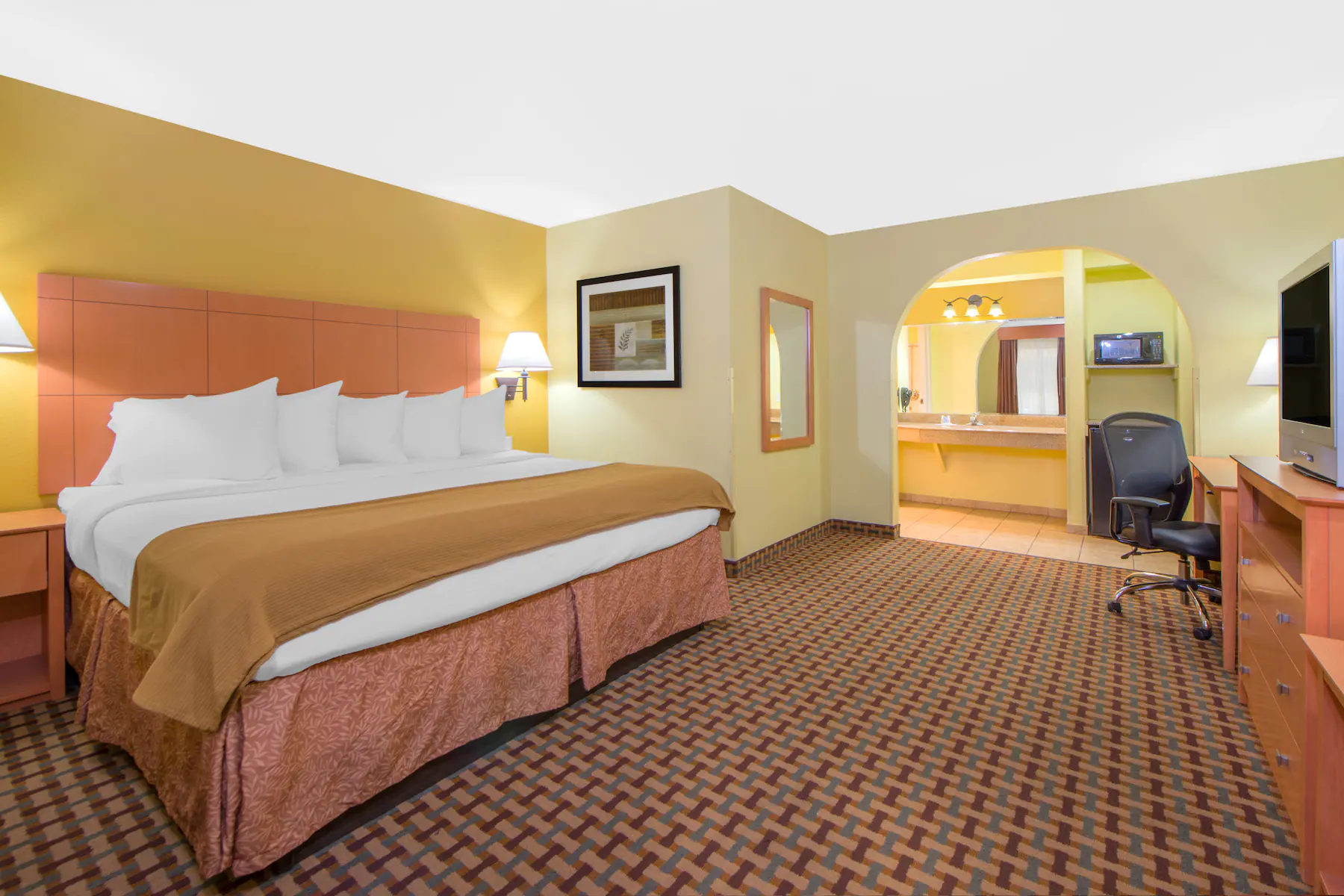 Days Inn & Suites Lubbock South